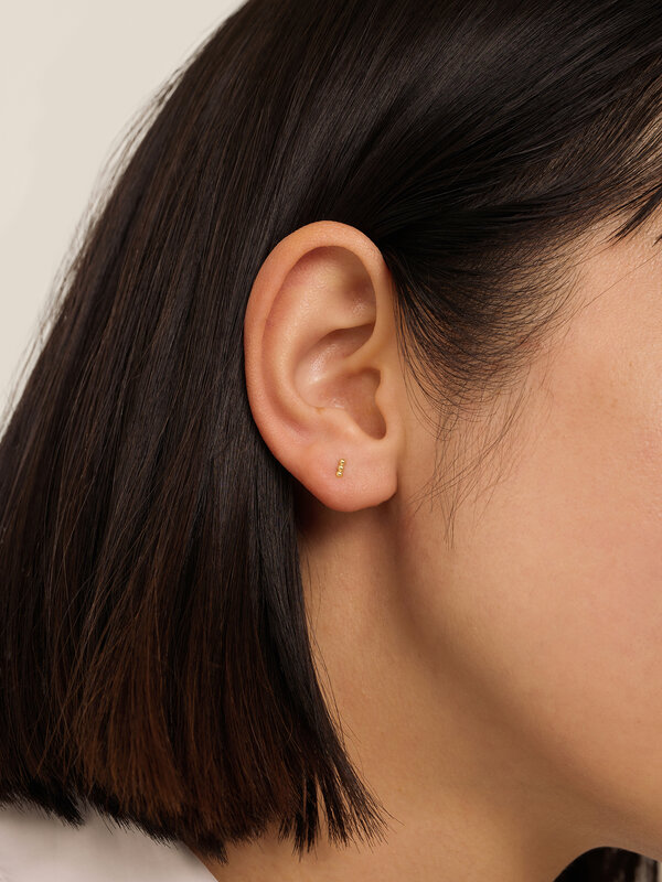 Les Soeurs Earring Jolie Triple Dot 2. This earring is a perfect, subtle addition to your eargame!