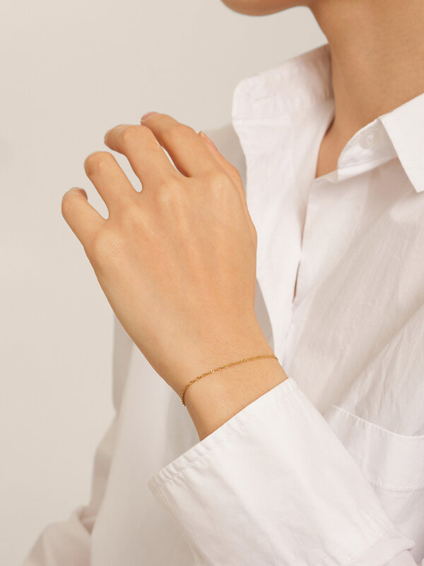 Les Soeurs Bracelet Hugo Twisted Chain 3. Un bracelet élégant, parfait pour être empilé ou porté seul. Fabriqué avec une ...
