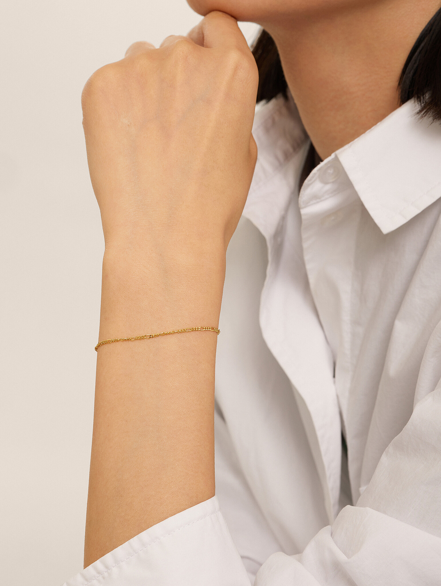 Les Soeurs Bracelet Hugo Figaro 3. Enrichissez votre collection de bijoux avec un accessoire intemporel en ajoutant ce br...