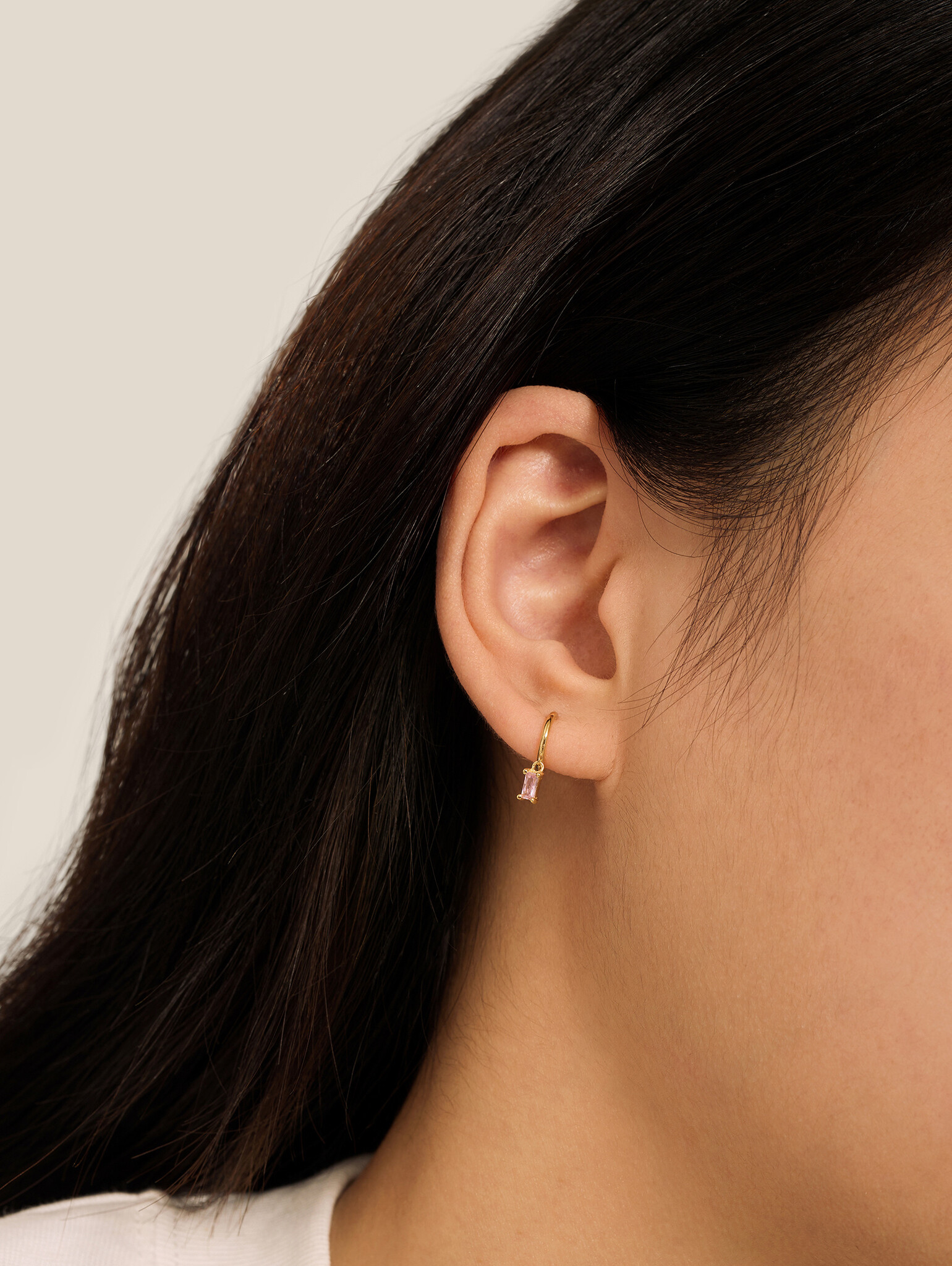 Les Soeurs Earring Jeanne Hanging Baguette 2. These charming linear drop earrings with a finely cut zirconia gemstone are...