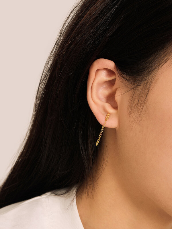 Les Soeurs Earring Cora Barre Chain 2. Drape your ear in grace with this beautiful earring. A delicate chain connects the...