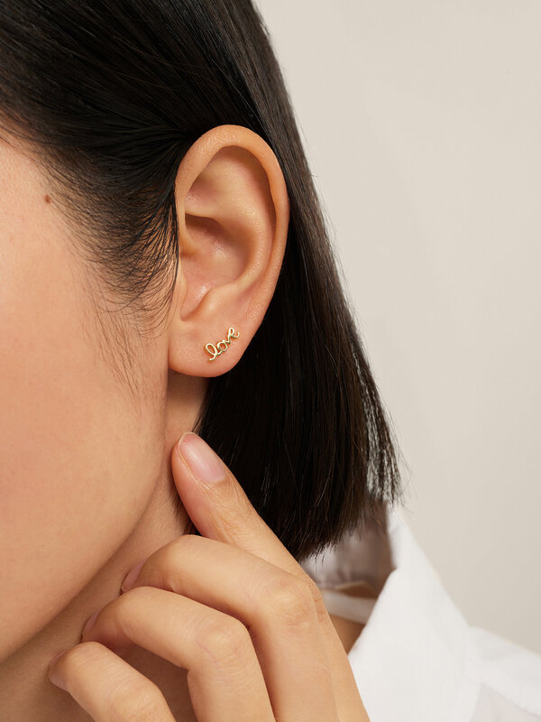 Les Soeurs Earring Jolie Love 3. Minimalist, chic and cute, this stud earring is a nice addition to your eargame!