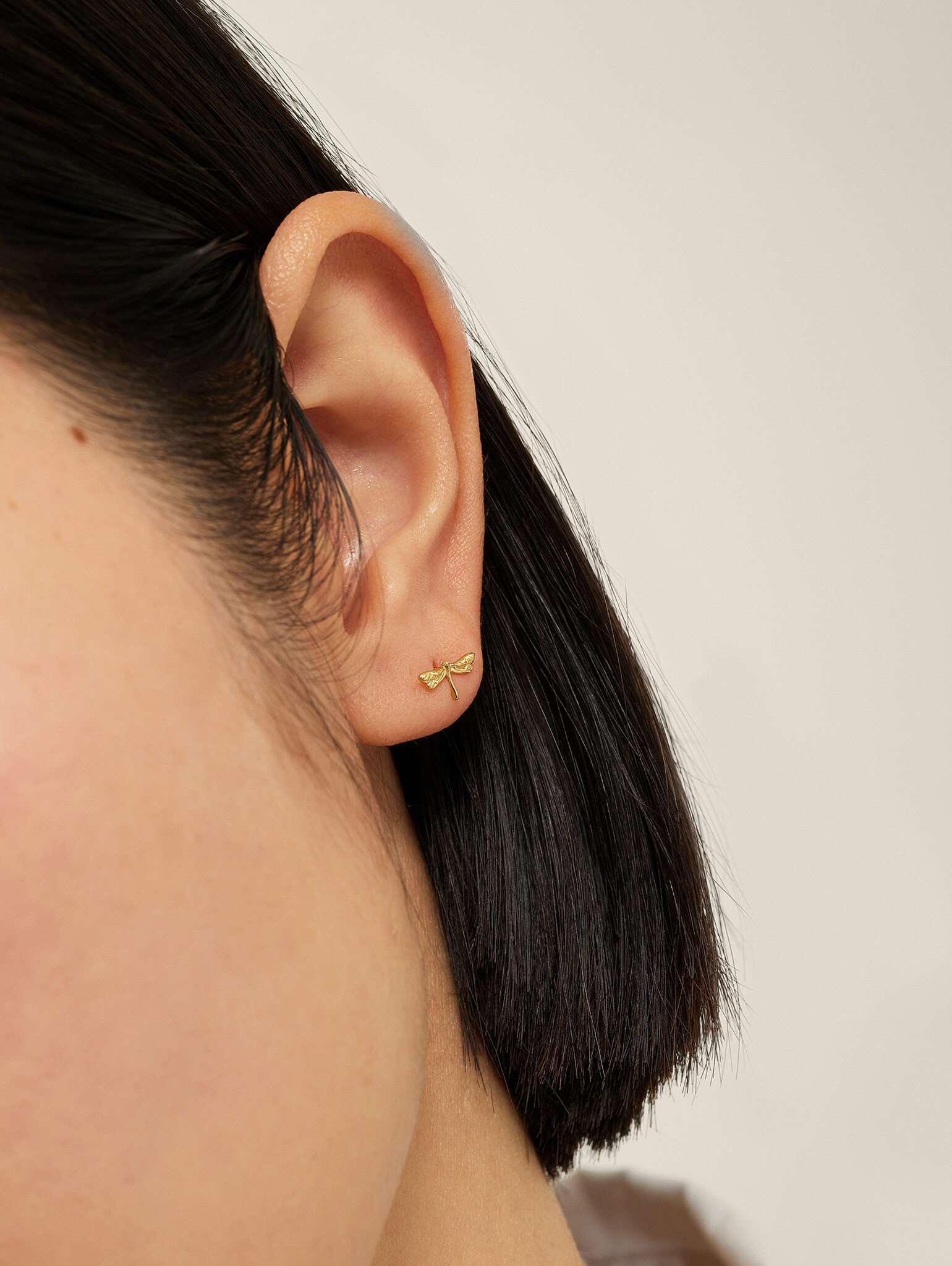 Les Soeurs Boucle d'Oreille Jolie Dragonfly 3. Boucle d'oreille avec une petite libellule. La libellule symbolise un guid...