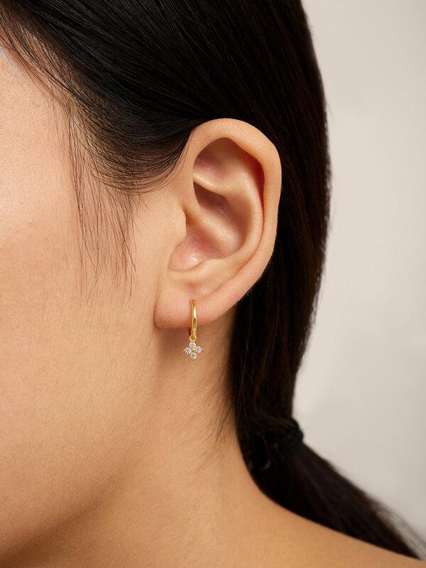 Les Soeurs Boucle d'oreille Jeanne Fleur Strass 3. Cette jolie boucle d'oreille avec un pendentif en forme de fleur est l...