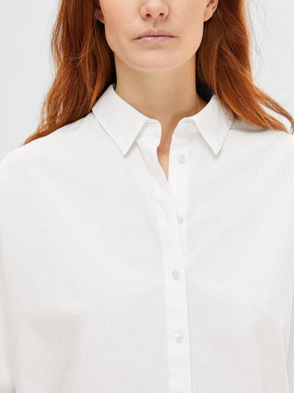 Selected Oversize chemise Dina Sanni 4. Opter pour une chemise sur mesure est toujours un excellent choix. Cette pièce pr...