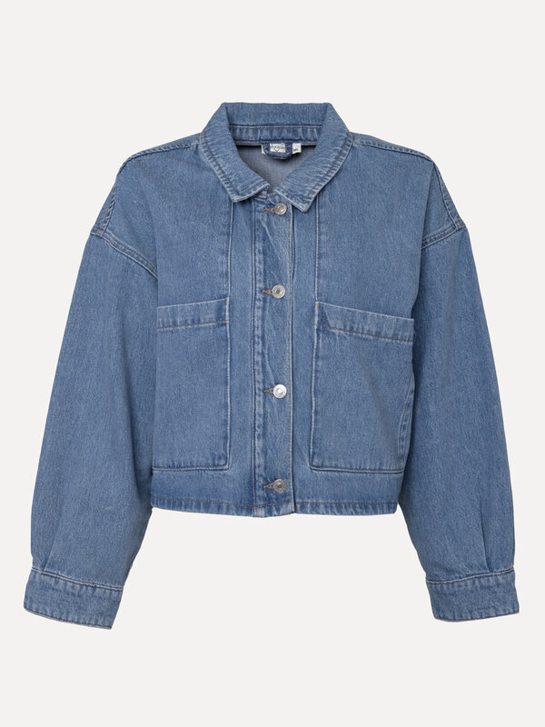 Les Soeurs Denim jack Mako 2. Choose timeless versatility with this classic denim jacket, featuring a contemporary twist ...