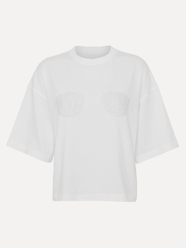 Les Soeurs Crochet T-Shirt Mette 2. Ce T-shirt boxy avec des détails de coquillages crochetés ajoute instantanément de la...