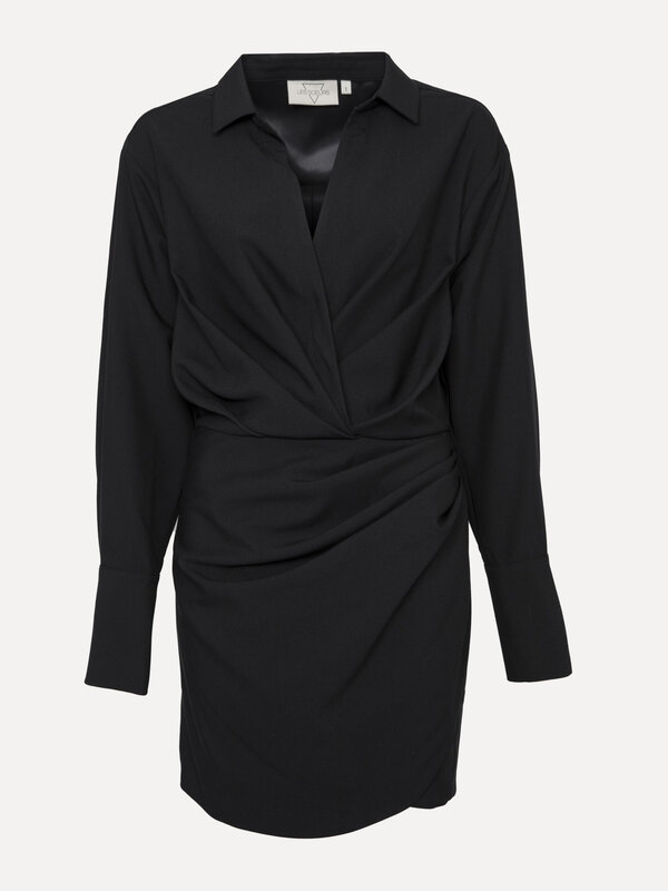 Les Soeurs Robe drapée Moana 2. Créez un look chic intemporel avec cette petite robe noire, offrant un superbe effet drap...