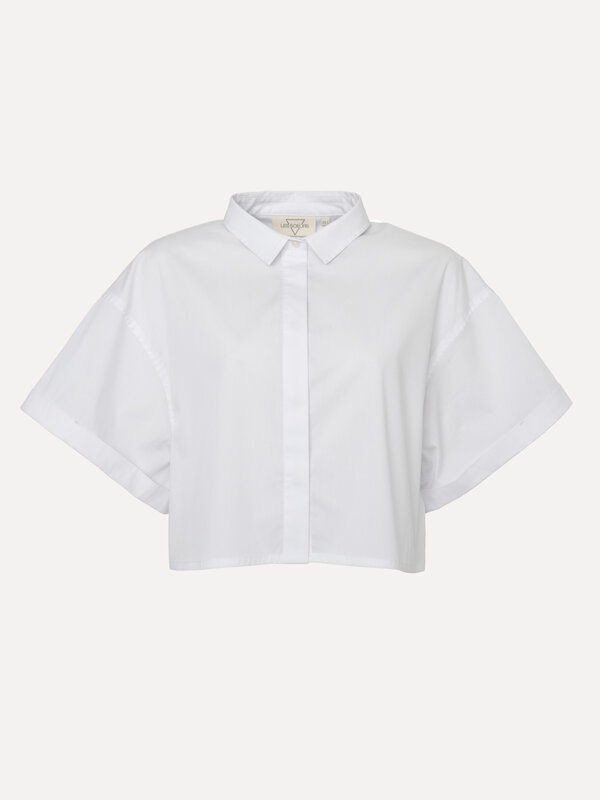 Les Soeurs Poplin shirt Alani 2. The boxy fit of this short shirt not only provides a relaxed look but also ensures a com...