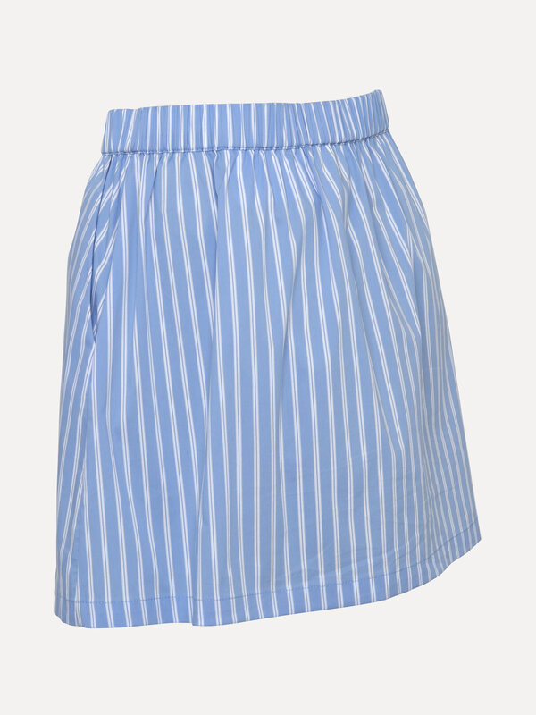Les Soeurs Mini jupe Izarra 5. Optez pour un look sans effort avec cette mini-jupe. Les rayures bleues et blanches et le ...