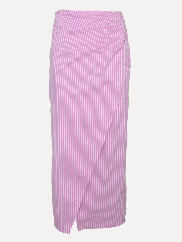 Les Soeurs Striped skirt Ervin 2. Add a touch of elegance to your summer wardrobe with this striped midi skirt. The pink ...