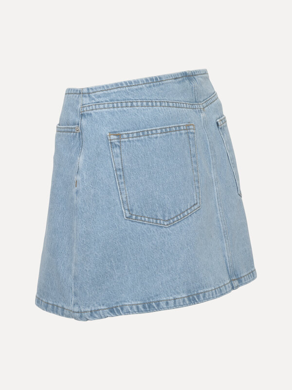 Les Soeurs Denim mini rok Varun 8. Voeg een vleugje edge toe aan je look met deze denim mini rok zonder tailleband, laag ...