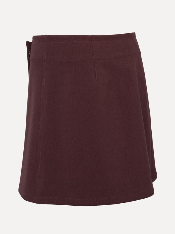 Les Soeurs Wrap skirt Avery 9. Go for an effortlessly cool look with this burgundy wrapped skirt, a trendy addition to yo...