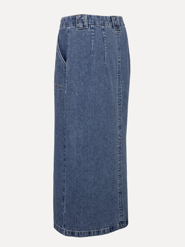 Les Soeurs Jupe mi-longue en jean Amelie 8. Optez pour un look casual chic avec cette jupe midi en denim, parfaite pour d...