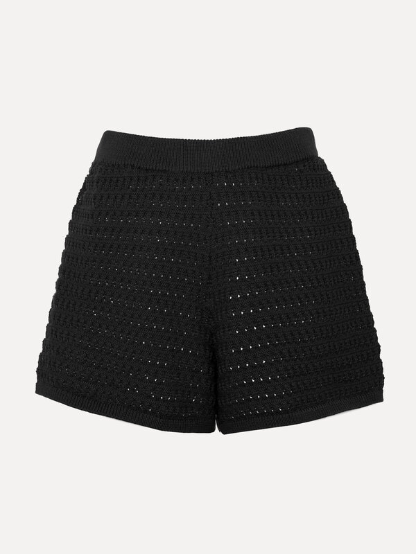 Les Soeurs Short en crochet Yuki 2. Découvrez le parfait mélange de style et de confort avec ce short noir crocheté, un é...