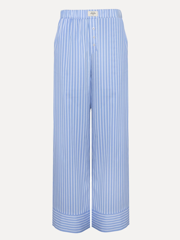 Les Soeurs Pantalon Kiki 2. Adoptez un style estival décontracté avec ce pantalon à rayures. Le motif à rayures bleues et...