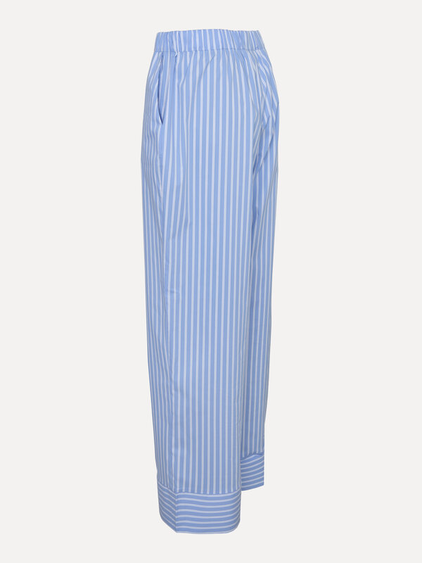 Les Soeurs Trousers Kiki 5. Opt for a relaxed summer style with these striped trousers. The blue and white striped patter...