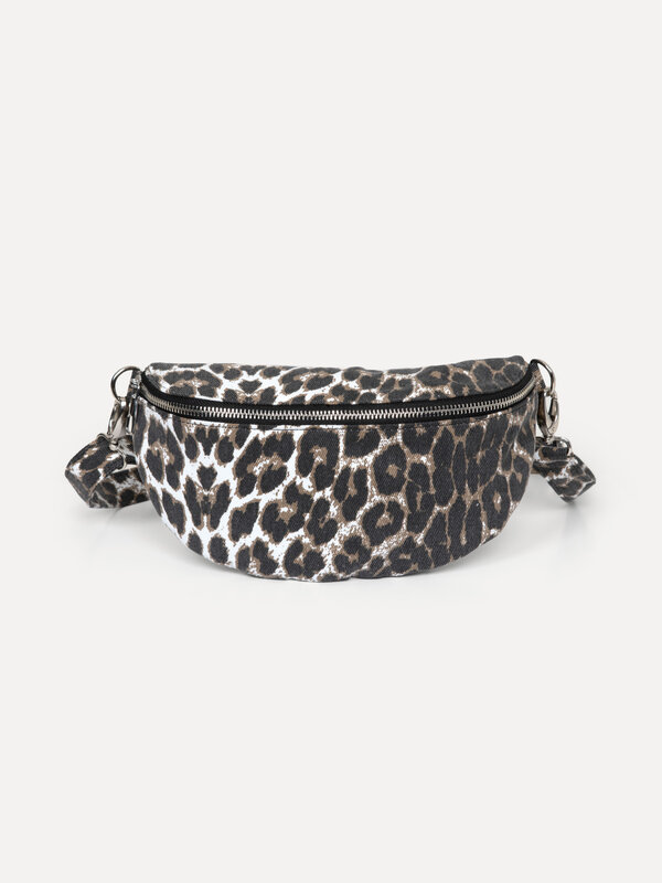 Les Soeurs Leopard fanny bag Julian 1. This leopard print fanny pack is not only trendy but also super practical - ideal ...