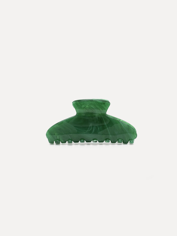 Les Soeurs Resin Hair clip claw 1. Create an atmosphere of elegance with this emerald green hairpin, adorned with a beaut...