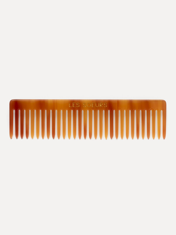 Les Soeurs Resin Hair comb 1. Upgrade your hair care routine with this comb, crafted from resin for a luxurious touch. Th...