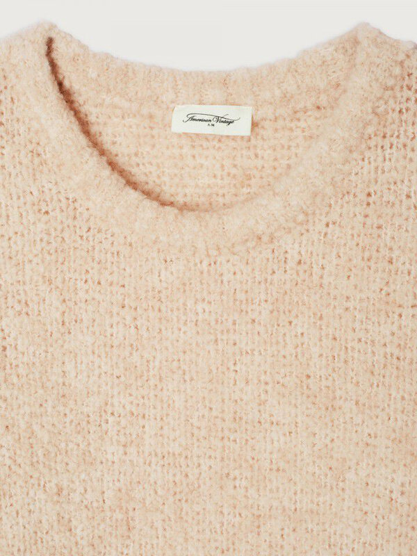 American Vintage Knitted jumper Zolly 2. Create a cozy and warm look with this knitted sweater. The bouclé knit adds a pl...