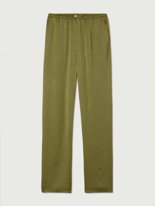 American Vintage Trousers Widland 2. Choose timeless elegance with these green silk-look trousers, perfect for any occasi...