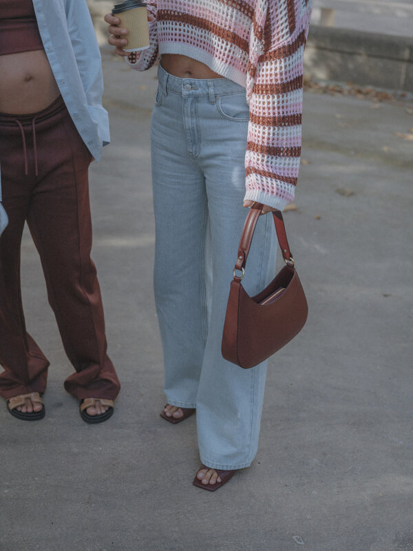 Les Soeurs Jean à coupe ample Jules 1. Un bon jean est intemporel. Ce jean à jambes larges, avec une taille haute flatteu...