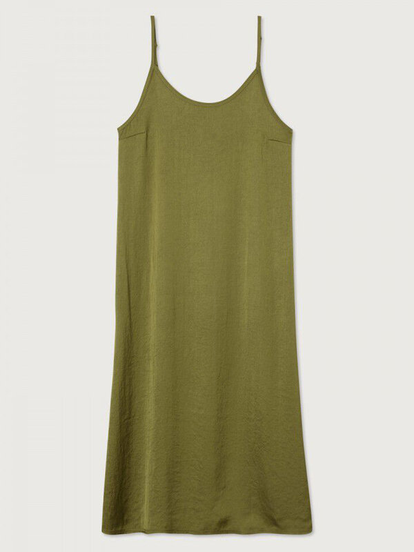 American Vintage Dress Widland 2. Radiate in this satin slip dress, a perfect choice for the transition to warmer tempera...