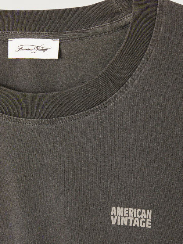 American Vintage Longsleeve T-Shirt Pymaz 6. Create a timeless casual look with this carbon-colored long-sleeved t-shirt....