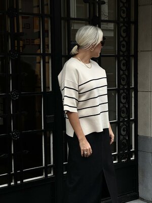 Short sleeved knit Livia. Stay warm and stylish with this knitted top. The combination of short sleeves and stripes not o...