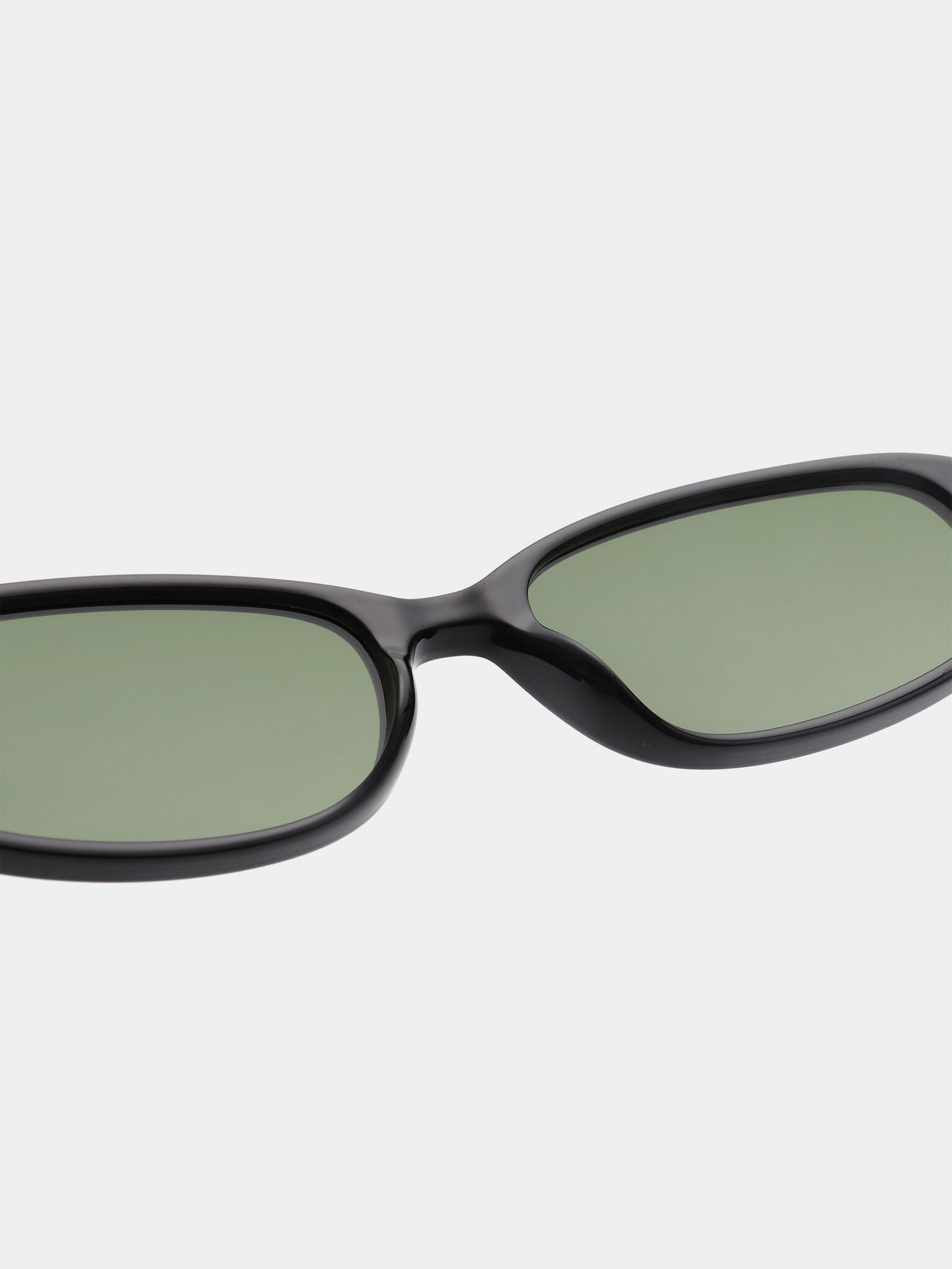 A.Kjaerbede lunettes de soleil Macy 6. Macy est un modèle ultra-mince, inspiré des années 90, conçu avec un léger effet a...