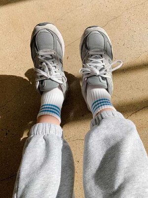 Chaussettes Girlfriend. Les Chaussettes Girlfriend sont la version tendance des Chaussettes Boyfriend classiques. Ces cha...