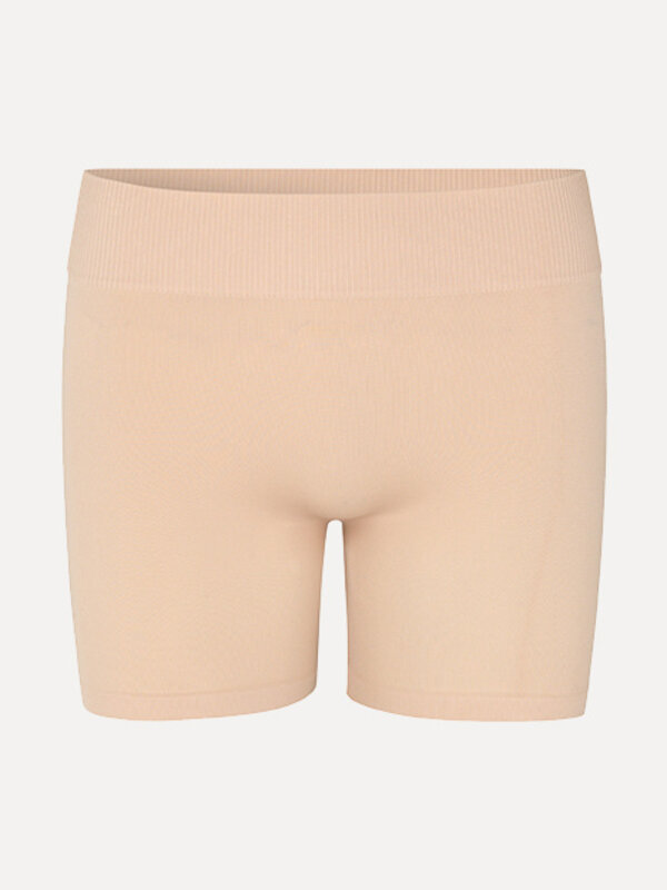 MBYM Short sans couture 1. Opt for comfort and discretion with these seamless shorts in a soft nude color, designed to pr...