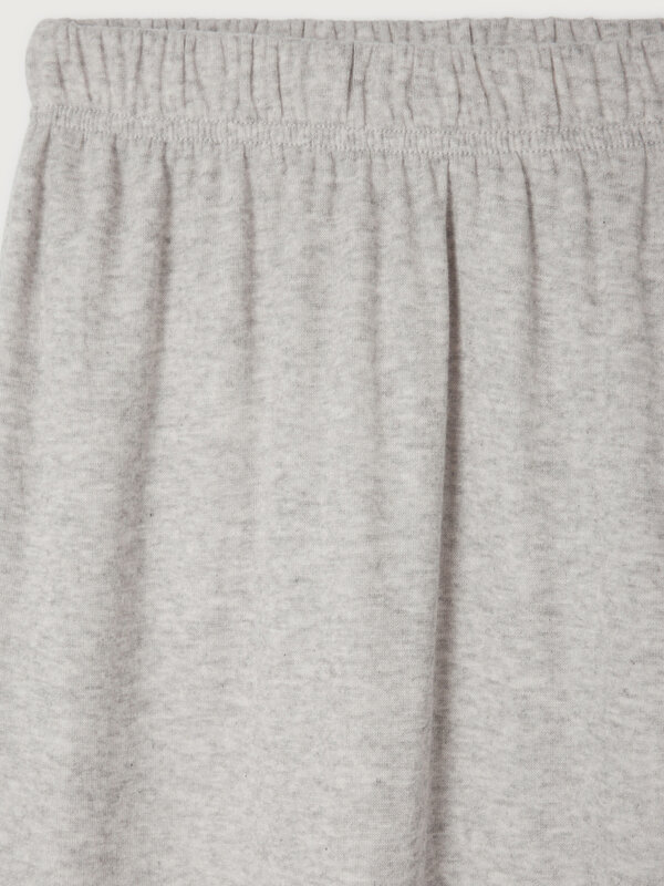 American Vintage Skirt Ruzy 5. Discover the versatility of this grey midi skirt, crafted from soft jersey material for ul...