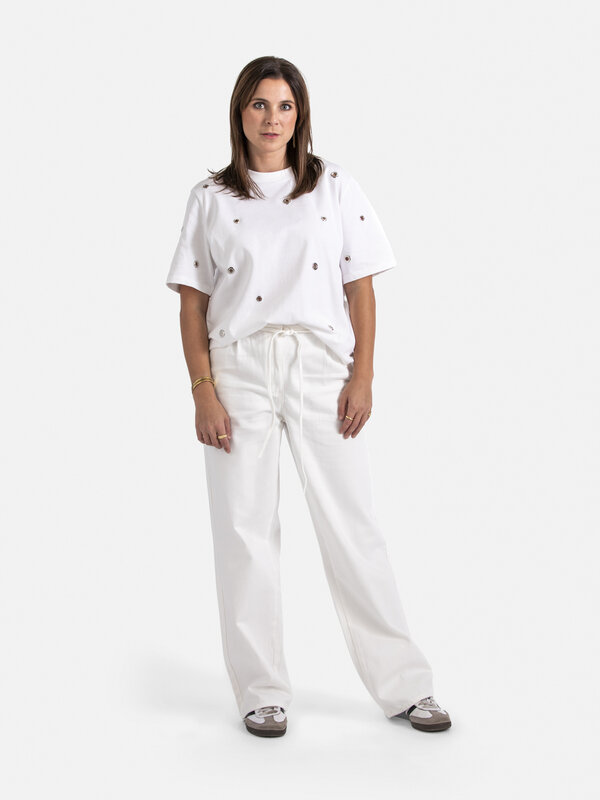Edited Pantalon en jean Geri 3. Un pantalon à jambes larges est l'une des silhouettes les plus flatteuses que vous puissi...