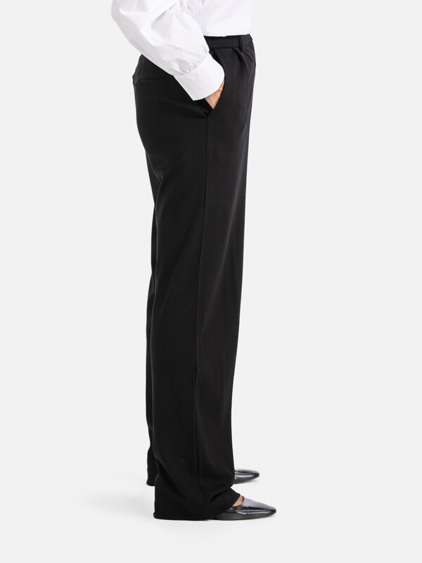 Edited Trousers Sude 5. Every wardrobe needs a good pair of trousers that goes with everything. This one features a high ...