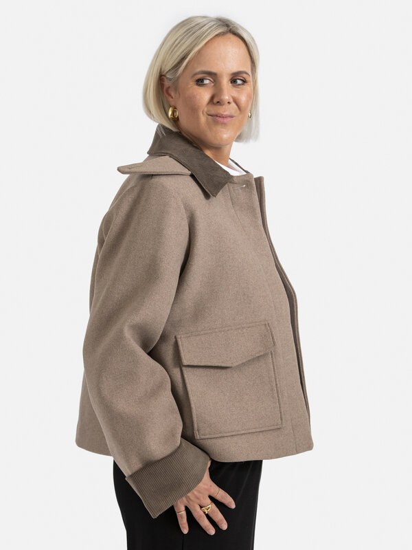 Selected Veste en laine Ashley 6. Le manteau de laine intemporel a été modernisé avec des détails en velours côtelé et un...