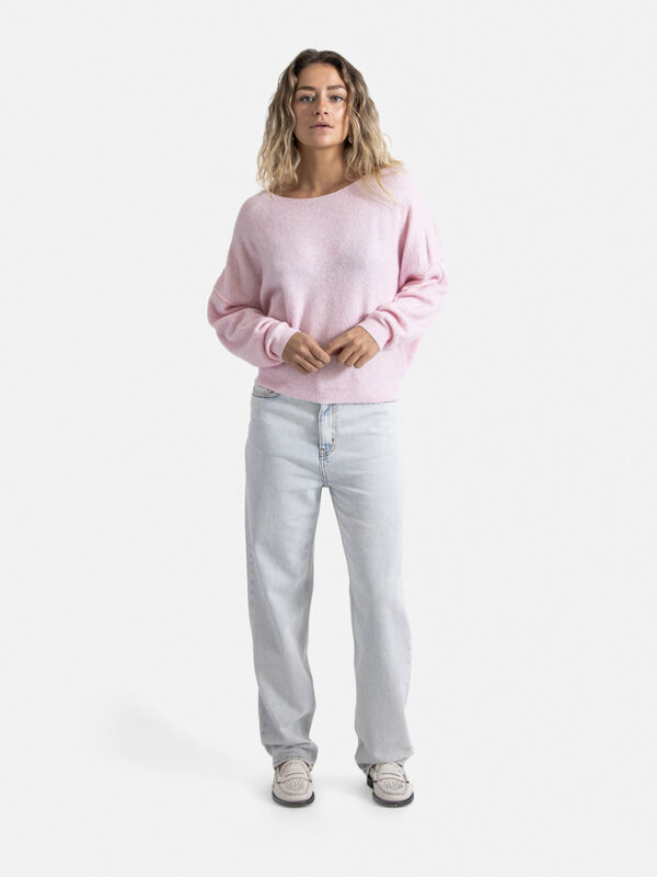 American Vintage Jumper Damsville 1. The soft and comfortable knitted fabric of this pink Damsville sweater is enjoyable ...