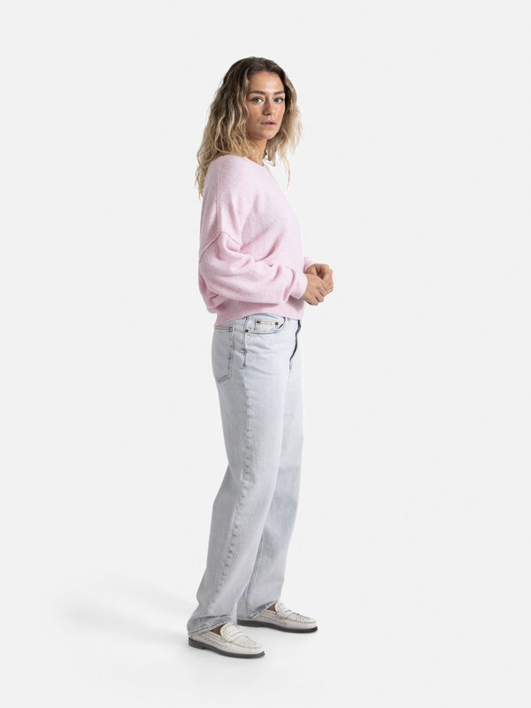 American Vintage Jumper Damsville 4. The soft and comfortable knitted fabric of this pink Damsville sweater is enjoyable ...