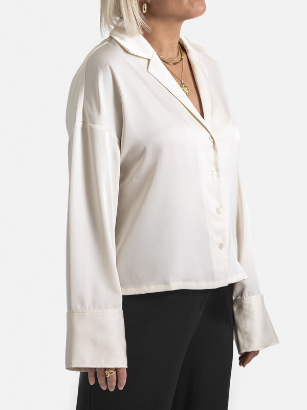 Edited Shirt Jodie 7. This elegant blouse is a sophisticated starting point for any outfit. Made of soft satin, it featur...