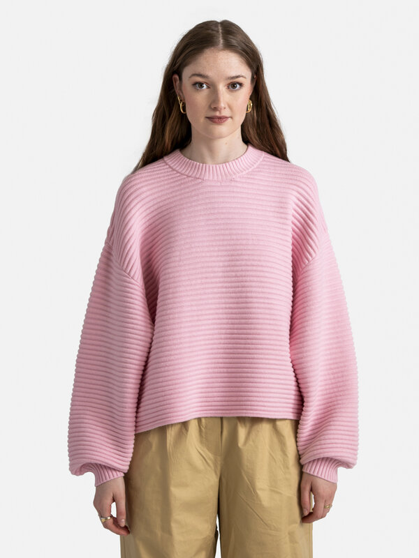 Edited Jumper Everlee 1. Go for an effortless and comfortable style with this pink sweater. The unique texture adds chara...