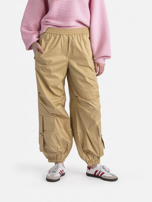 Pin by imani on wear  Pink cargo pants, Pink pants outfit, Pink cargo pants  outfit