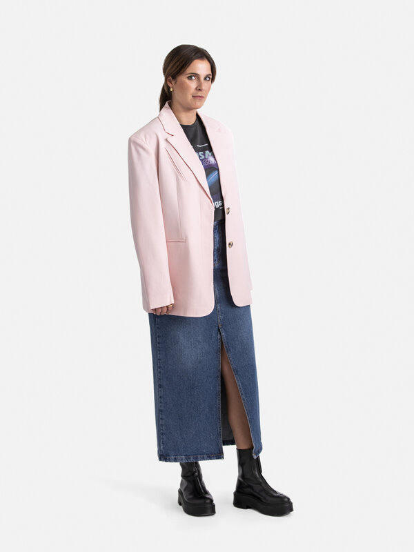 Edited Blazer Papao 3. Create an effortlessly chic look with this pink blazer featuring a relaxed fit. A versatile garmen...