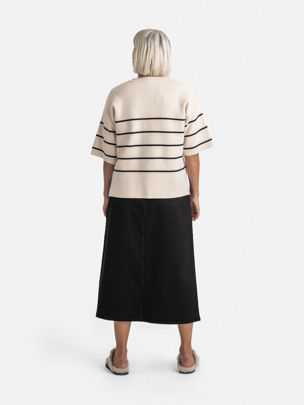 Selected Top en maille Livia 7. Restez au chaud et élégant avec ce top tricoté. La combinaison de manches courtes et de r...