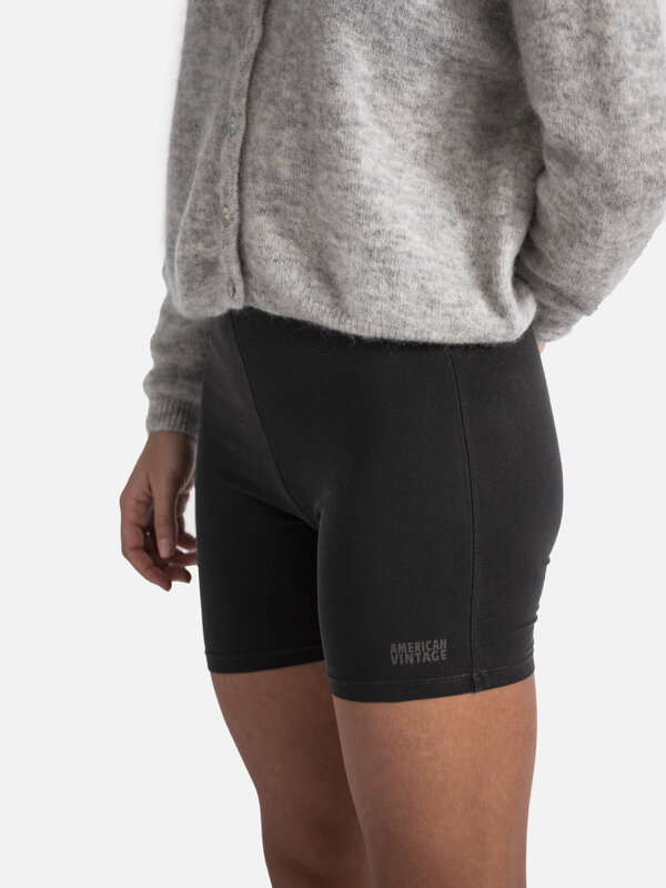 American Vintage Short Pymaz 4. Choose ultimate comfort and casual style with this carbon-colored cycling shorts. The ide...