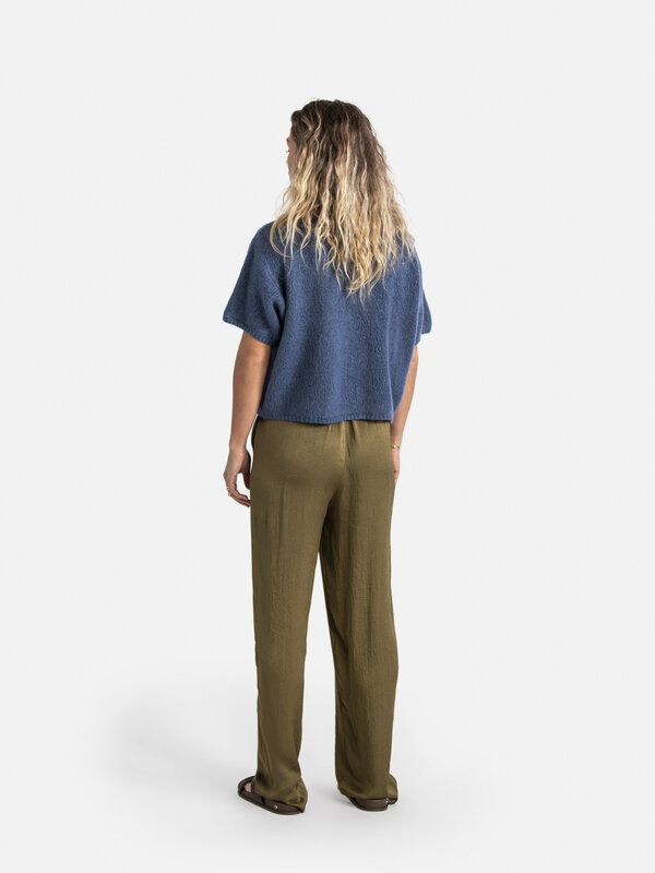 American Vintage Pantalon Widland 5. Optez pour une élégance intemporelle avec ce pantalon vert à l'aspect soyeux, idéal ...