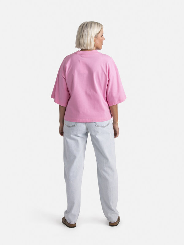 Les Soeurs T-Shirt Tiara 6. Creëer moeiteloos een frisse look met dit zomerse roze basic T-shirt. De boxy fit, ronde hals...