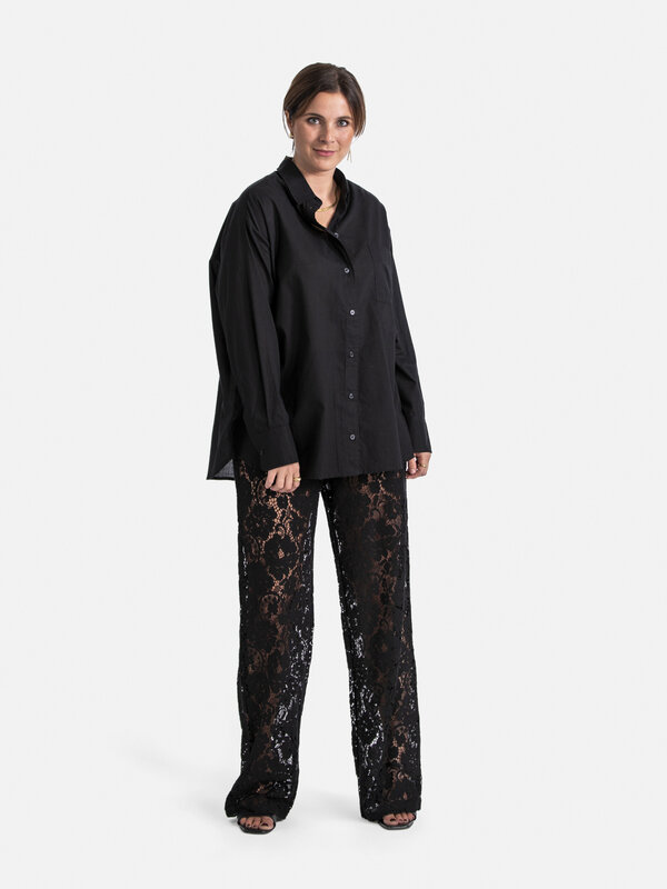 Les Soeurs Lace trousers Reva 5. Embrace timeless elegance and refinement with this beautiful black lace pants. This vers...