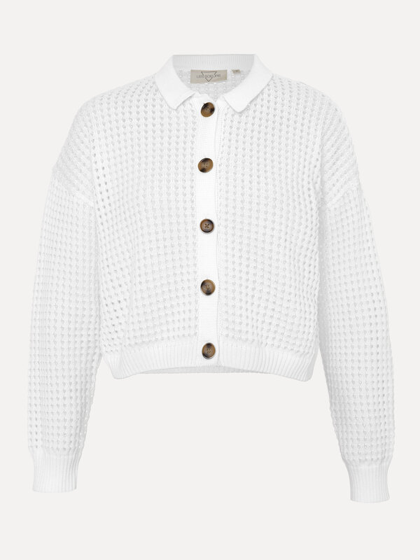 Les Soeurs Gehaakte polo Rayan 2. Ontdek de perfecte balans tussen casual en chic met deze gehaakte polo, een musthave it...