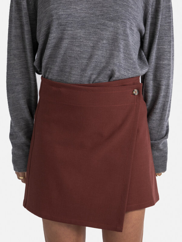 Les Soeurs Wrap skirt Avery 4. Go for an effortlessly cool look with this burgundy wrapped skirt, a trendy addition to yo...